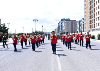 Sumqayıtda hərbçilərin təntənəli yürüşü keçirilib