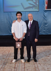 Zakir Fərəcov yüksək bal toplayan məzunlarla görüşdü
