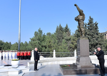 Sumqayıt Şəhidlər xiyabanında 8 Noyabr – Zəfər Günü münasibətilə tədbir keçirilib.
