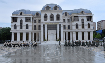 Sumqayıtda hərbçilərin təntənəli yürüşü keçirilib