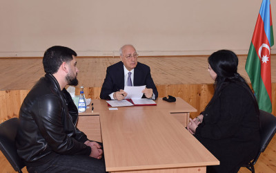 Zakir Fərəcov sakinlərin müraciətini dinlədi