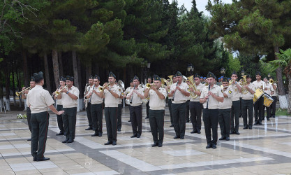 Sumqayıtda hərbçilərin təntənəli yürüşü keçirilib