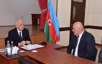 Zakir Fərəcov 4-cü məhəllədə növbəti səyyar qəbul keçirib