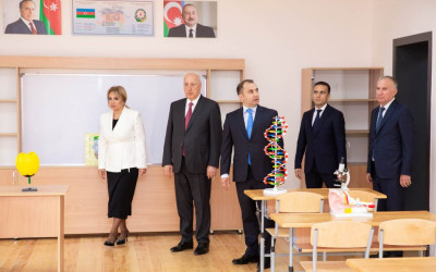 Sumqayıtda 36 nömrəli tam orta məktəbin yenidənqurmadan sonra açılışı olub