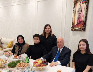 Zakir Fərəcov şəhid ailələrini ziyarət edib