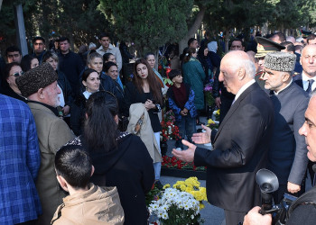 Sumqayıt Şəhidlər xiyabanında 8 Noyabr – Zəfər Günü münasibətilə tədbir keçirilib.