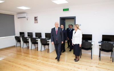 Sumqayıtda 36 nömrəli tam orta məktəbin yenidənqurmadan sonra açılışı olub