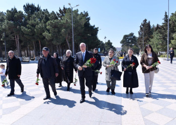 Sumqayıtda Aprel şəhidlərinin xatirəsi anılıb