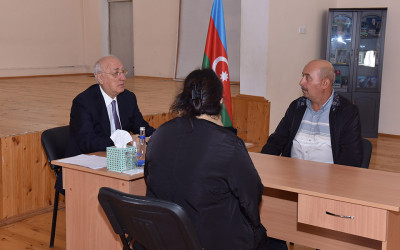 Zakir Fərəcov sakinlərin müraciətini dinlədi