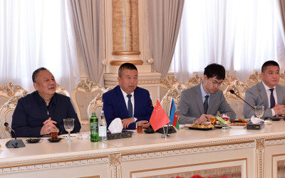 Zakir Fərəcov Çin Xalq Respublikasından olan investorları qəbul etdi