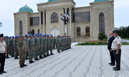 Sumqayıtda hərbçilərin təntənəli yürüşü keçirilib