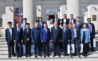 Zakir Fərəcov Çin Xalq Respublikasından olan investorları qəbul etdi