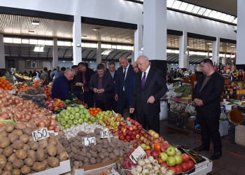 Zakir Fərəcov bazarda qiymətlərlə maraqlandı, tapşırıqlar verdi