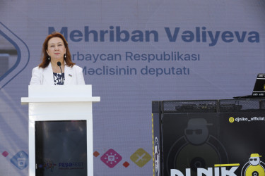 Zakir Fərəcov 4-cü mikrorayonda sakinlərlə səyyar qəbul keçirib