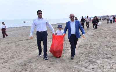 Xəzərin Sumqayıt sahilində genişmiqyaslı təmizlik aksiyası keçirilib