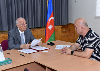 Zakir Fərəcov 2-ci məhəllədə sakinlərlə səyyar qəbul keçirib