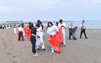 Xəzərin Sumqayıt sahilində genişmiqyaslı təmizlik aksiyası keçirilib