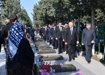 Sumqayıt Şəhidlər xiyabanında 8 Noyabr – Zəfər Günü münasibətilə tədbir keçirilib.