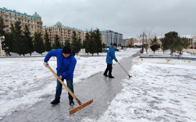 Sumqayıt yollarında qarın təmizlənməsi davam edir