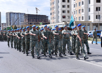Sumqayıtda hərbçilərin təntənəli yürüşü keçirilib