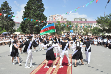 Sumqayıtda 3927 məzun üçün son zəng səslənib