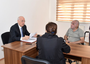 Zakir Fərəcov növbəti səyyar qəbulu 11-ci mikrorayon ərazisində keçirdi
