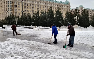 Sumqayıt yollarında qarın təmizlənməsi davam edir