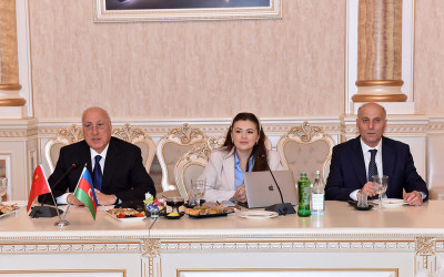 Zakir Fərəcov Çin Xalq Respublikasından olan investorları qəbul etdi