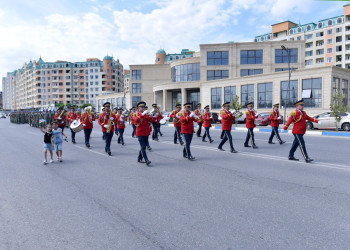 Sumqayıtda hərbçilərin təntənəli yürüşü keçirilib