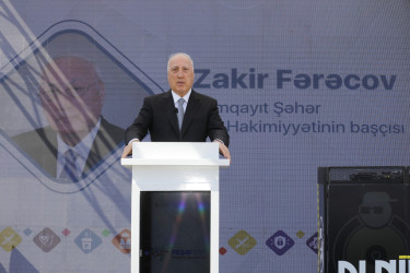 Zakir Fərəcov 4-cü mikrorayonda sakinlərlə səyyar qəbul keçirib