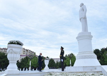 Sumqayıtda Ümummilli Lider Heydər Əliyevin xatirəsi anılıb