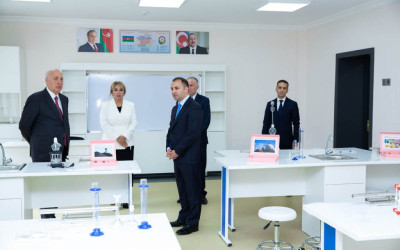 Sumqayıtda 36 nömrəli tam orta məktəbin yenidənqurmadan sonra açılışı olub