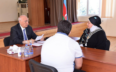 Zakir Fərəcov Sumqayıt sakinləri ilə birbaşa ünsiyyəti davam etdirir