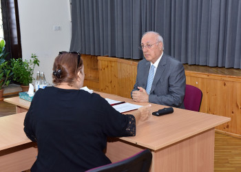 Zakir Fərəcov 2-ci məhəllədə sakinlərlə səyyar qəbul keçirib