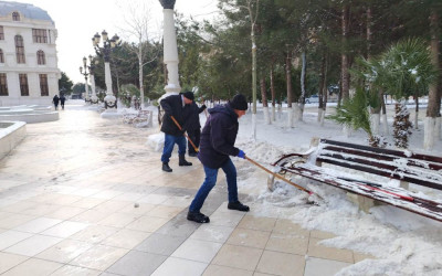 Sumqayıt yollarında qarın təmizlənməsi davam edir