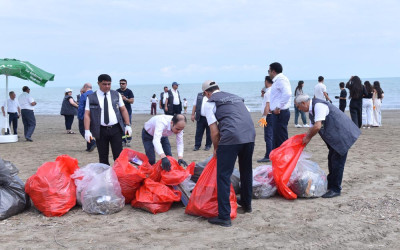 Xəzərin Sumqayıt sahilində genişmiqyaslı təmizlik aksiyası keçirilib