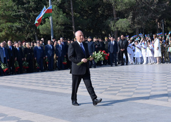 Sumqayıt Şəhidlər xiyabanında 8 Noyabr – Zəfər Günü münasibətilə tədbir keçirilib.