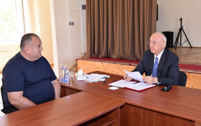 Zakir Fərəcov Sumqayıt sakinləri ilə birbaşa ünsiyyəti davam etdirir