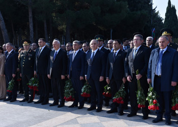 Sumqayıt Şəhidlər xiyabanında 8 Noyabr – Zəfər Günü münasibətilə tədbir keçirilib.