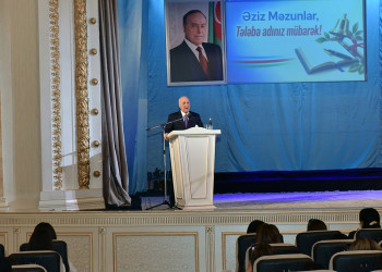 Zakir Fərəcov yüksək bal toplayan məzunlarla görüşdü