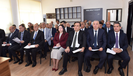 Zakir Fərəcov 11-ci mikrorayonda sakinlərlə səyyar görüş keçirib