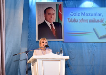 Zakir Fərəcov yüksək bal toplayan məzunlarla görüşdü