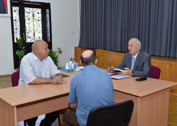 Zakir Fərəcov 2-ci məhəllədə sakinlərlə səyyar qəbul keçirib