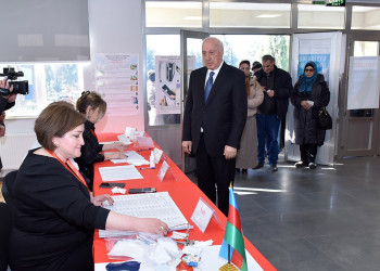 Sumqayıt Şəhər İcra Hakimiyyətinin başçısı Zakir Fərəcov səs verdi