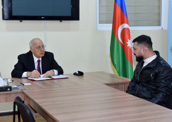 Zakir Fərəcov şəhərin 9-cu mikrorayonunda sakinlərlə növbəti səyyar görüşünü keçirib