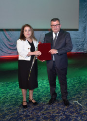 Zakir Fərəcov tibb işçilərini peşə bayramı münasibətilə təbrik etdi