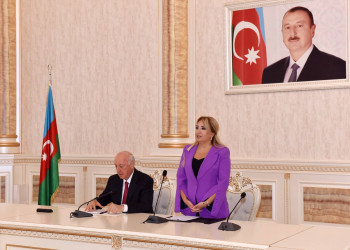 Zakir Fərəcov yüksək bal toplayan məzunlarla görüşüb