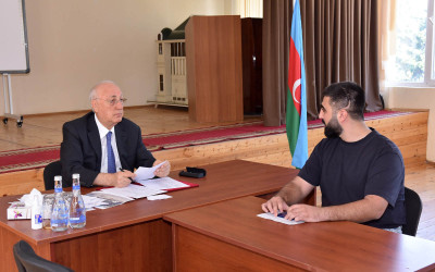 Zakir Fərəcov Sumqayıt sakinləri ilə birbaşa ünsiyyəti davam etdirir