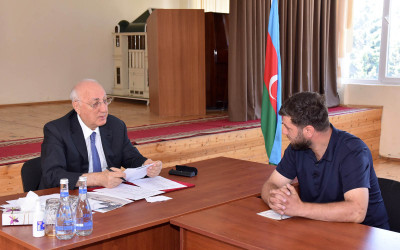 Zakir Fərəcov Sumqayıt sakinləri ilə birbaşa ünsiyyəti davam etdirir