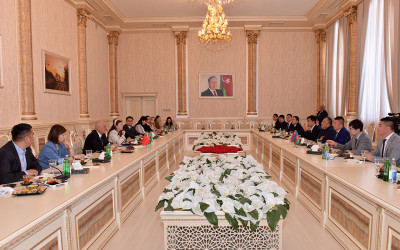 Zakir Fərəcov Çin Xalq Respublikasından olan investorları qəbul etdi